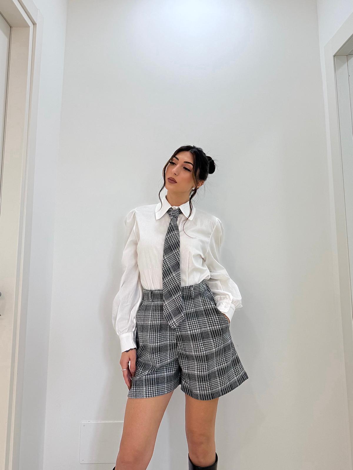 Completo con cravatta