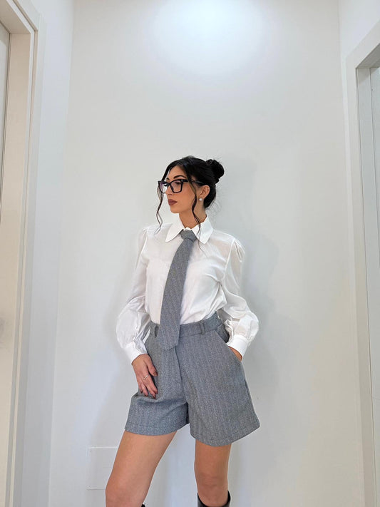 Completo con cravatta